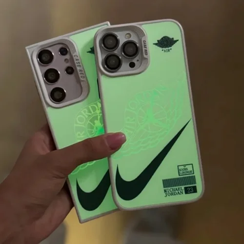 قاب گوشی آیفون  نایک ایر جردن سفید شب رنگ (کدC1811)