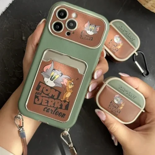 قاب موبایل آیفون تام و جری سبز و قهوه ای جاکارتی دار + بندست