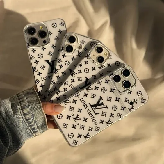 قاب آیفون لویی ویتون